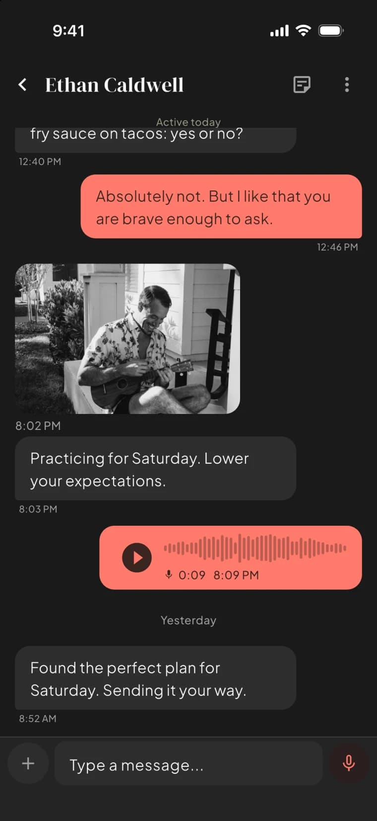 A Bloom chat with a photo, messages and a voice note