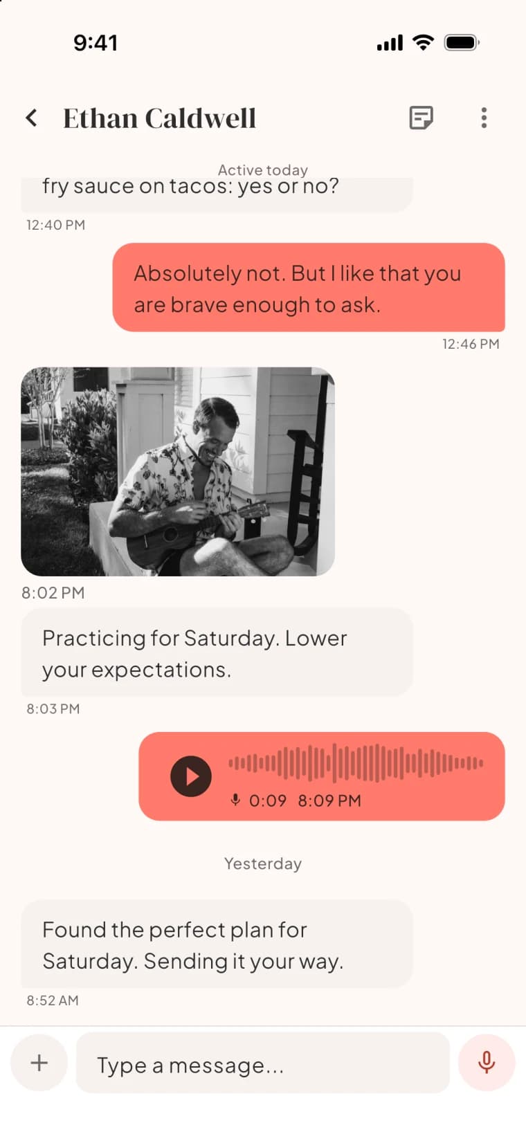 A Bloom chat with a photo, messages and a voice note